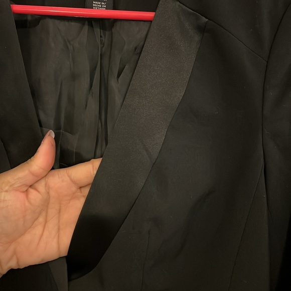 Apostrophe Deep Satin Lapel Fitted One Button Blazer Jacket - Picture 3 of 3